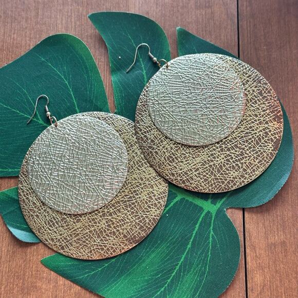 BOGO FREE BIG BODACIOUS LIGHTWEIGHT METAL TEXTURE VTG EARRINGS - Picture 1 of 6
